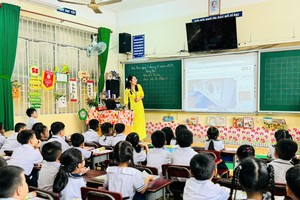 胡志明市东兴顺坊顺桥小学学生上课情形。示意图