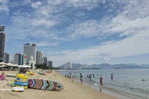 庆和省芽庄海滩。