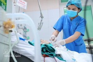 患者在德江全科医院接受治疗。