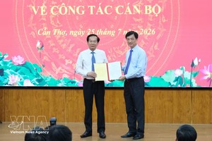 杜青平同志出任芹苴市市委书记。