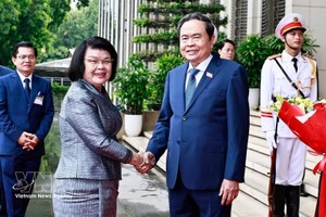 越南国会主席陈青敏欢迎柬埔寨王国国会主席昆索达莉亲王正式访越。