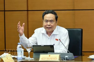 国会主席陈青敏致辞。