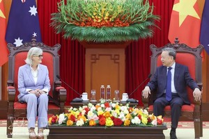 2025年9月10日下午，党中央总书记苏林在党中央办事处会见访越并进行国事访问的澳大利亚总督萨姆·莫斯廷。