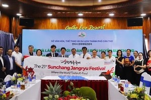 与会代表合影。