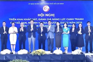 出席会议的代表。