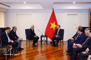 党中央总书记、国家主席苏林会见澳大利亚EQ Resources Limited公司首席执行官克雷格·布拉德肖。