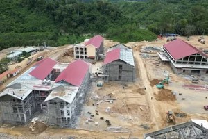 越南岘港市拉埃埃乡小学—初中一贯制寄宿学校的教学及配套建筑正逐步成形。