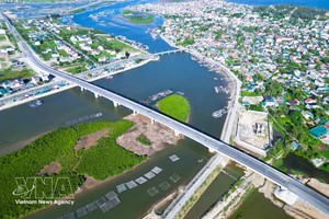 宜山–炉门沿海公路黄梅桥。