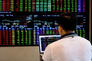 7月份HOSE市值减少逾545万亿元。图: 绒阮