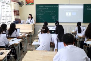 宁平省金榜坊朱文安初中学生的AI应用课时。