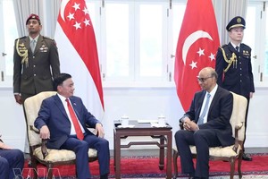 党中央书记处常务书记陈锦秀会见新加坡总统尚达曼。