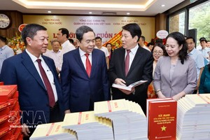 原越南国家主席梁强新书首发仪式。