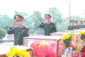 跋山涉水 将英烈遗骸从老挝带回祖国