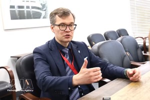 远东联邦大学副校长叶夫根尼·弗拉索夫。