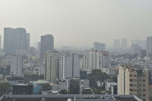 9月16日上午，胡志明市和南部地区继续出现混浊空气现象。图:三原