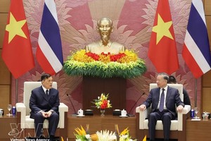 党中央总书记、国家主席苏林与泰国国王玛哈·哇集拉隆功举行会谈。