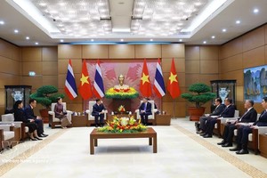 越南政府总理黎明兴会见正泰国国王玛哈·哇集拉隆功和王后。