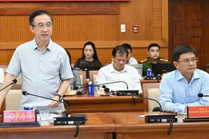 胡志明市市委副书记邓明通作会议结论。图：越勇
