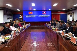 老挝色贡省省委书记、人民议会主席布莱·布提会见岘港市市委副书记、市人民议会主席阮德勇一行。
