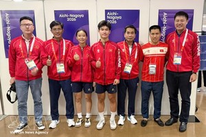 越南体育代表团运动员在第二十届亚洲运动会（ASIAD 20）开幕式上入场。图：新华社/越通社发）
