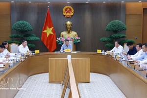 政府总理黎明兴在政府办事处主持召开会议，检查交通运输行业重点项目开展和推动资金拨付情况。