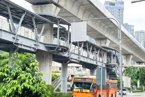 连日暴雨致曼谷市区大面积积水。李映民 摄