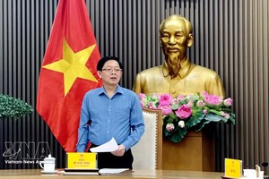 政府副总理胡国勇在会议上发表讲话。