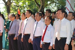 广义省省委书记胡文年与省领导、代表出席仪式。图：N.德