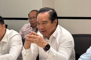  胡志明市人委会主席阮文得在会议上致辞。图：陈雄—阮国