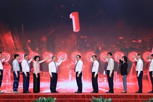 河内市领导举行项目竣工、动工仪式。