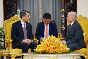 政府总理黎明兴前往柬埔寨王宫拜会柬埔寨国王诺罗敦·西哈莫尼。
