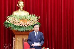 党中央政治局委员、党中央书记处常务书记陈锦秀致辞。