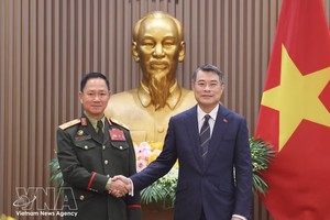 政府总理黎明兴会见老挝政府副总理兼国防部长坎良·奥萨宋大将。