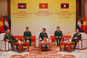 越老柬三国国防部长年度会晤在河内举行。