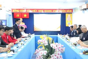 韩国仁川红十字会与胡志明市红十字会举行工作会谈。