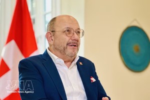 瑞士驻越南大使托马斯·加斯接受越通社记者的采访。