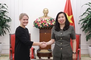 越南外交部副部长黎氏秋姮会见挪威外交部国务秘书阿斯特丽德·贝格莫尔。越南外交部供图