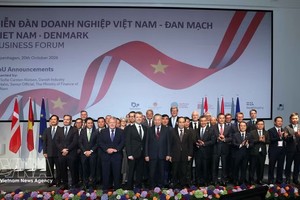 党中央总书记、国家主席苏林出席越丹企业论坛。