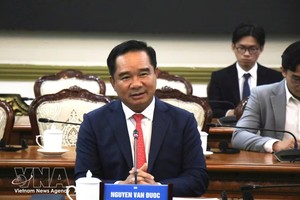 胡志明市人委会主席阮文得。