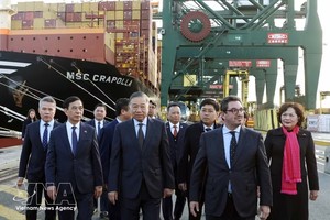 党中央总书记、国家主席苏林造访比利时安特卫普-布鲁日港。