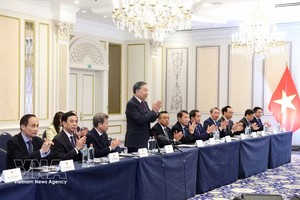 苏林总书记、国家主席会见在比利时和卢森堡的越南专家和知识分子代表。