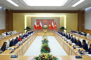 政府总理黎明兴与波兰总理唐纳德·图斯克举行会谈。
