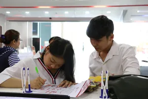 Thí sinh đăng ký xét tuyển vào trường Đại học Hồng Bàng