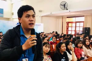 Đứng giữa “mê hồn trận” mạng xã hội, giới trẻ nên làm gì?