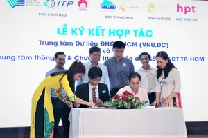 ĐH Quốc gia TPHCM và Sở GD-ĐT TPHCM ký kết hợp tác chuyển đổi số cho giáo dục phổ thông