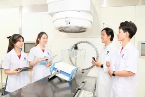 Sinh viên ngành Vật lý y khoa Trường ĐH Nguyễn Tất Thành trong giờ học thực hành