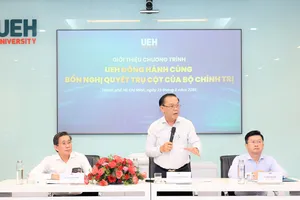 GS-TS Nguyễn Đông Phong, Chủ tịch Hội đồng ĐH UEH trao đổi với báo chí về các chương trình hoạt động