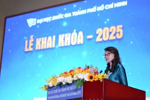 GS-TS Nguyễn Thị Thanh Mai, Phó Giám đốc ĐHQG TPHCM phát biểu tại lễ khai khóa