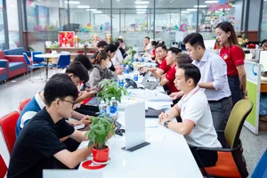 Thí sinh tìm hiểu thông tin tuyển sinh năm 2026 tại Trường ĐH Công nghệ TPHCM 