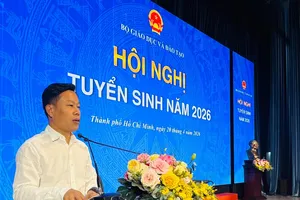 GS-TS Lê Quân, Thứ trưởng Bộ GD-ĐT phát biểu tại hội nghị - Ảnh: THANH HÙNG